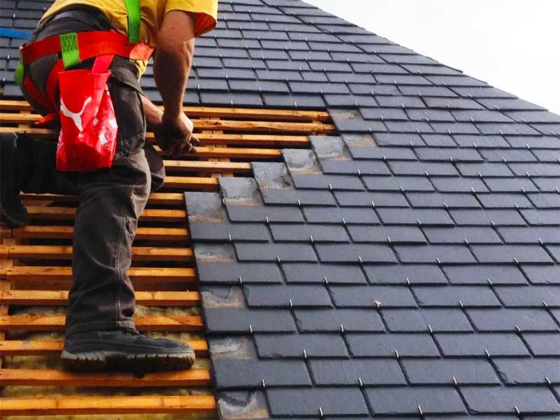 Travaux de couverture - Le Couvreur Finistérien : artisan couvreur zingueur basé sur Ergué-Gabéric, intervient dans les meilleurs délais sur QUIMPER et les alentours ainsi que dans tout le Finistère (29)  : Travaux de couverture, faîtage en neuf et en rénovation. intervention urgence fuite toiture. Travaux de zinguerie ... Intervention sur QUIMPER et les alentours ainsi que dans tout le Finistère (29)