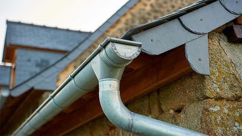 Travaux de couverture - Le Couvreur Finistérien : artisan couvreur zingueur basé sur Ergué-Gabéric, intervient dans les meilleurs délais sur QUIMPER et les alentours ainsi que dans tout le Finistère (29)  : Travaux de couverture, faîtage en neuf et en rénovation. intervention urgence fuite toiture. Travaux de zinguerie ... Intervention sur QUIMPER et les alentours ainsi que dans tout le Finistère (29)