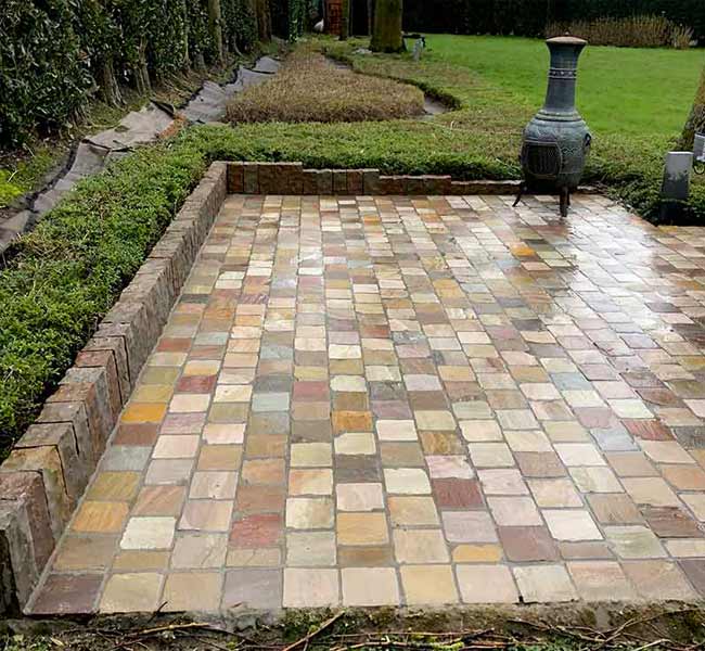 Nettoyage des extérieurs - l’entreprise LE COUVREUR FINISTÉRIEN basé sur Ergué-Gabéric, intervient dans les meilleurs délais sur QUIMPER et les alentours ainsi que dans tout le Finistère (29) … allée, pavé, dallage, muret, terrasse par bio vapeur et hydrofuge incolore produit biologique. l’entreprise LE COUVREUR FINISTÉRIEN basé sur Ergué-Gabéric, intervient dans les meilleurs délais sur QUIMPER et les alentours ainsi que dans tout le Finistère (29)