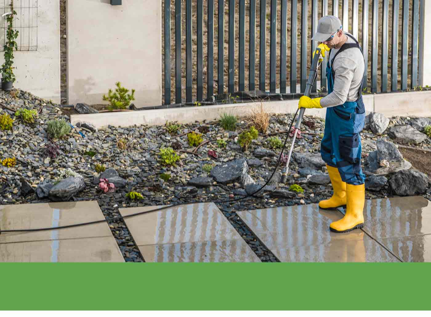 Nettoyage des extérieurs - l’entreprise LE COUVREUR FINISTÉRIEN basé sur Ergué-Gabéric, intervient dans les meilleurs délais sur QUIMPER et les alentours ainsi que dans tout le Finistère (29) … allée, pavé, dallage, muret, terrasse par bio vapeur et hydrofuge incolore produit biologique. l’entreprise LE COUVREUR FINISTÉRIEN basé sur Ergué-Gabéric, intervient dans les meilleurs délais sur QUIMPER et les alentours ainsi que dans tout le Finistère (29)