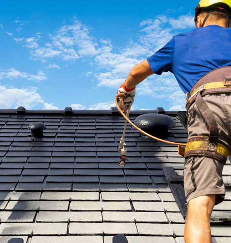 Nettoyage toiture - LE COUVREUR FINISTÉRIEN artisan couvreur basé sur Ergué-Gabéric, intervient dans les meilleurs délais sur QUIMPER et les alentours ainsi que dans tout le Finistère (29) …: Nettoyage, démoussage traitement anti mousse et peinture hydrofuge colorée toiture Intervention sur QUIMPER et les alentours ainsi que dans tout le Finistère (29)