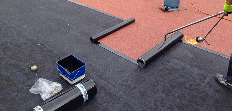 Étanchéité toit plat terrasse - Le Couvreur Finistérien : Artisan couvreur sur QUIMPER et les alentours ainsi que dans tout le Finistère (29) : Étanchéité toit plat terrasse par membrane d’étanchéité goudronné (bitume),  et traitement des bois de charpente. …l’entreprise LE COUVREUR FINISTÉRIEN basé sur Ergué-Gabéric, intervient dans les meilleurs délais sur QUIMPER et les alentours ainsi que dans tout le Finistère (29)